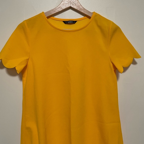 SHEIN Yellow Scallop Edge Dress - Picture 3 of 5